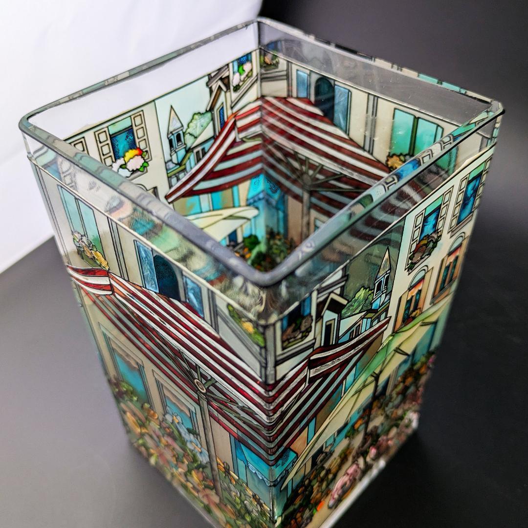 Amia Studios ステンドグラス風ガラス花瓶 ヨーロッパのカフェ街並み