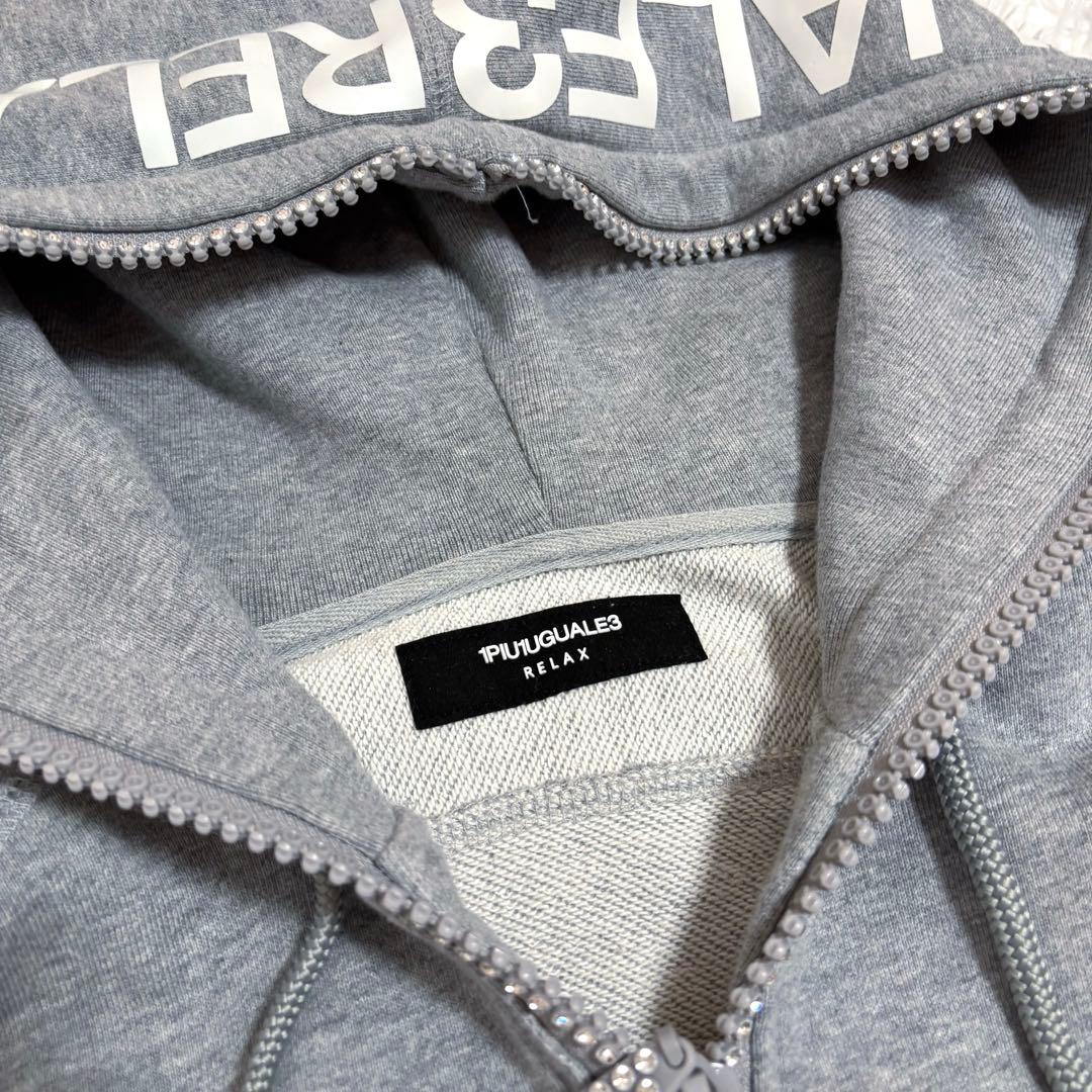 1PIU1UGUALE3 RELAX ビジュージップアップパーカー　ロゴ　XL