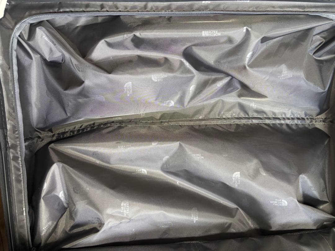 韓国限定 THE NORTH FACE スーツケース　ノースフェイス　28
