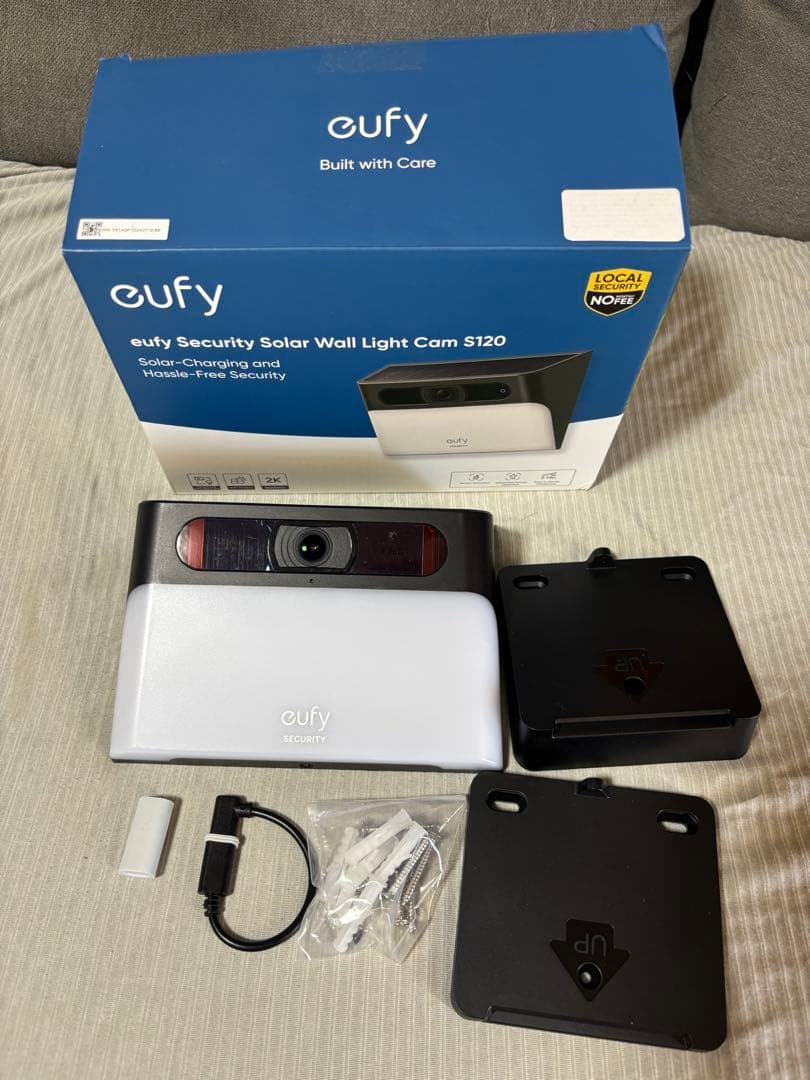 防犯カメラ Anker Eufy Solar Wall Light Cam S120