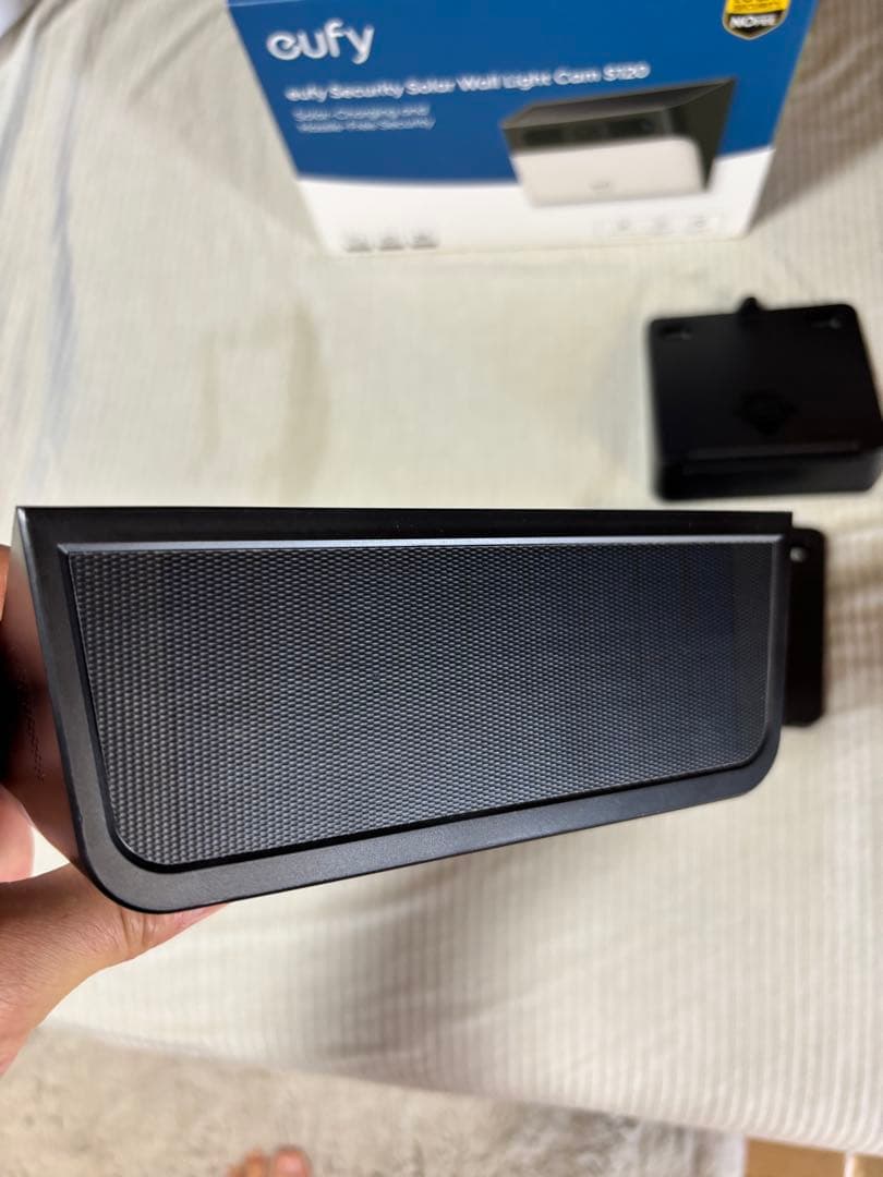 防犯カメラ Anker Eufy Solar Wall Light Cam S120