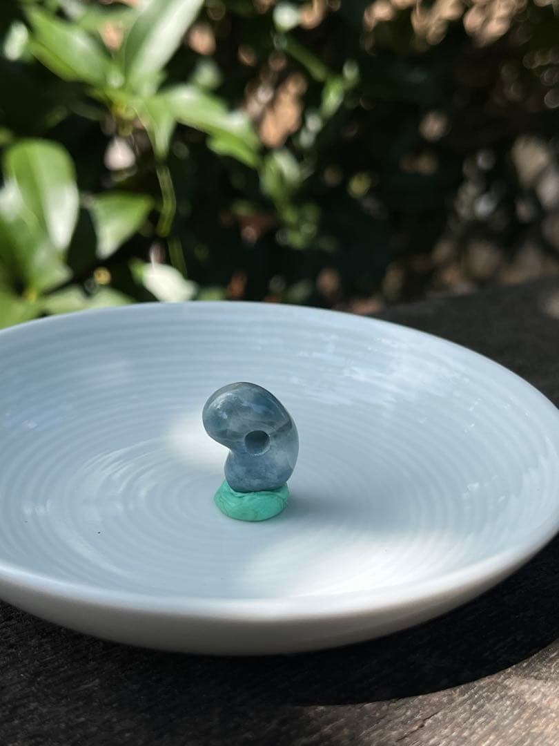 糸魚川翡翠　コン沢勾玉　天然石　パワーストーン　日本の国石