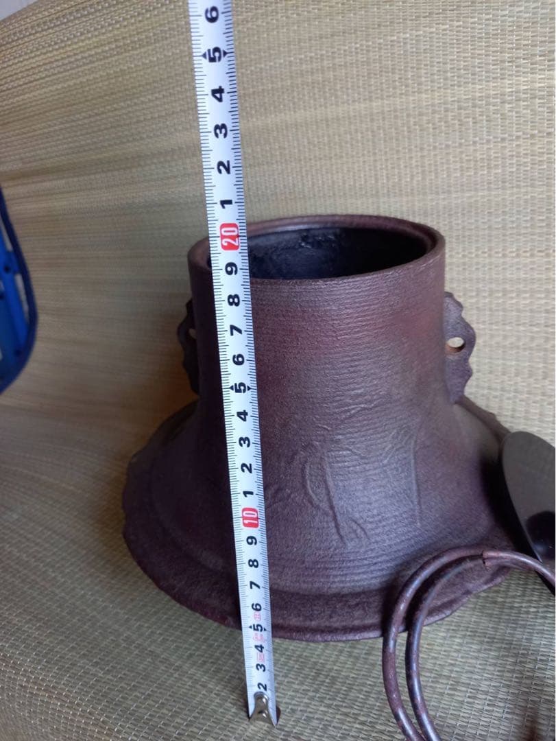 日本伝統工芸士　釜師菊地政光　【松地文糸目富士釜　共箱・栞付】