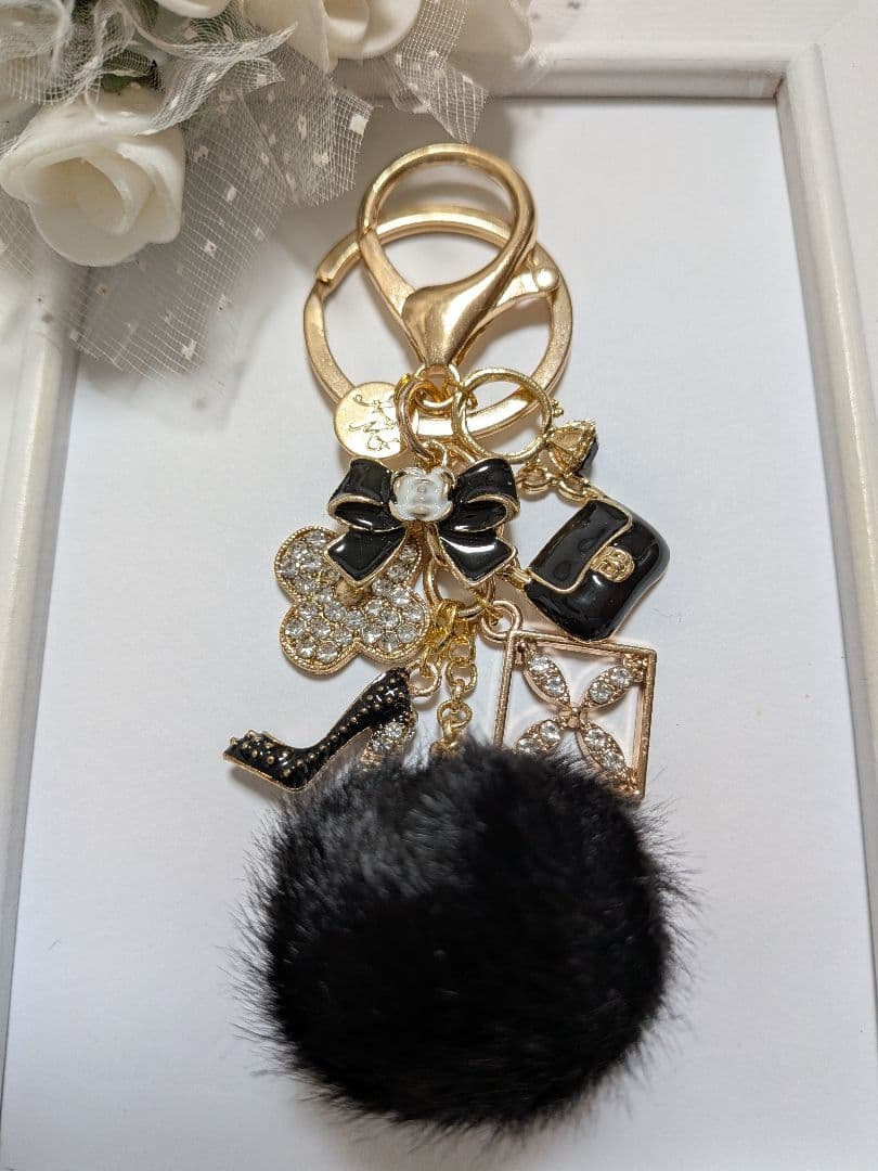 ハンドメイドチャーム　バッグチャーム　カメリア　ミニバッグ　タッセル　黒ピンク