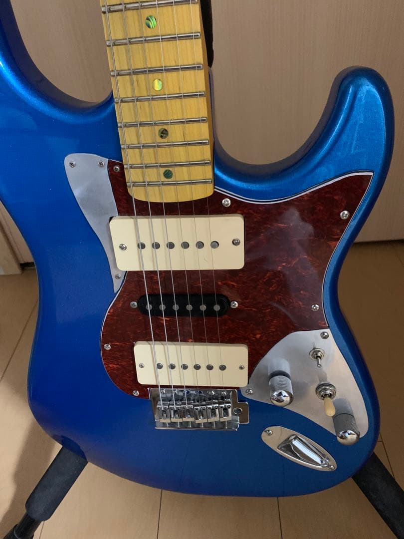 青いエレキギター ストラト　ジャズマスター