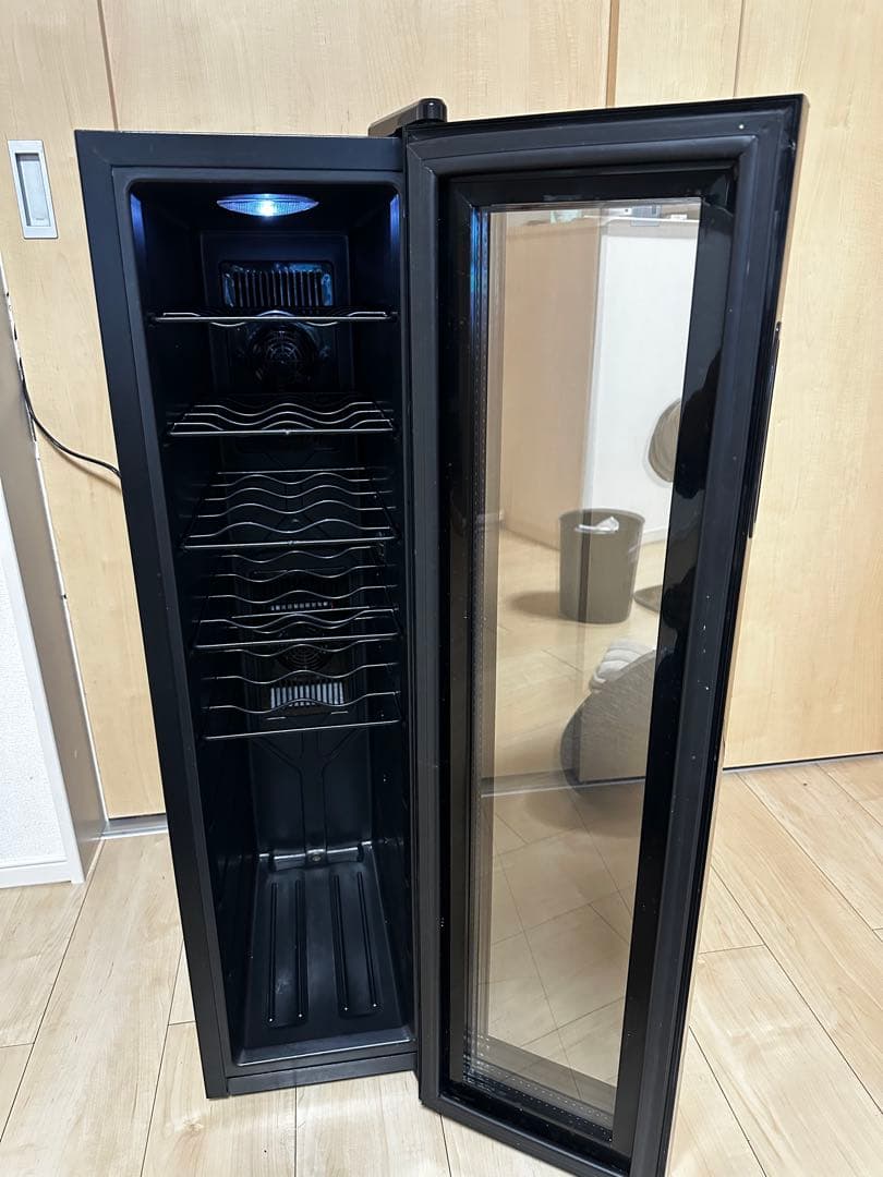 2019年製　フィフティ　ワインセラー49L　18本収納　WCF-18