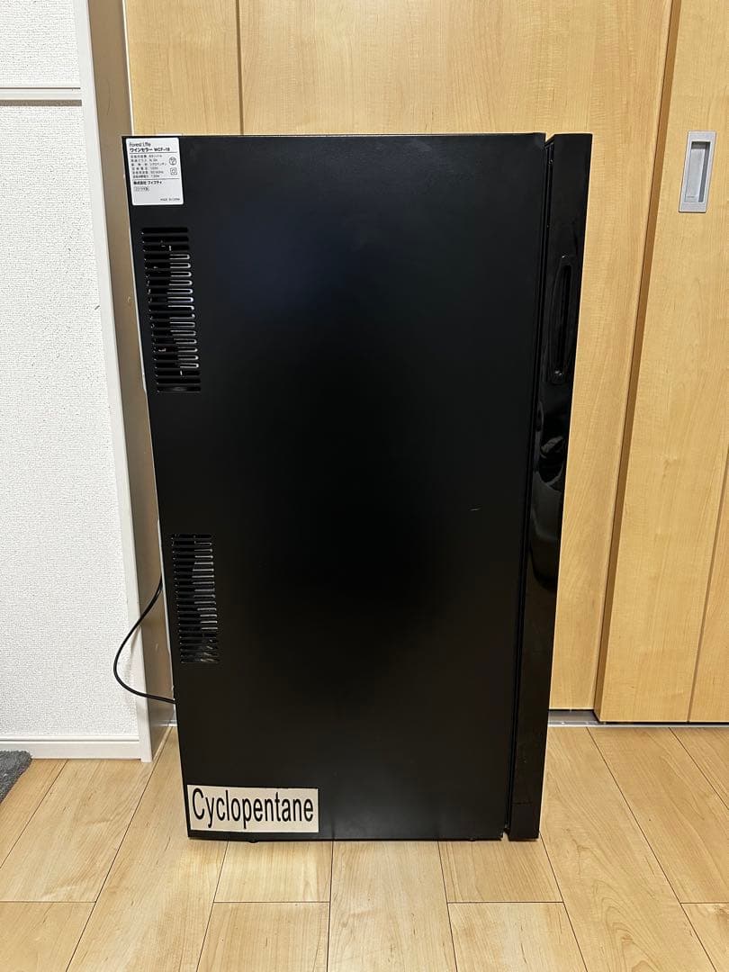 2019年製　フィフティ　ワインセラー49L　18本収納　WCF-18