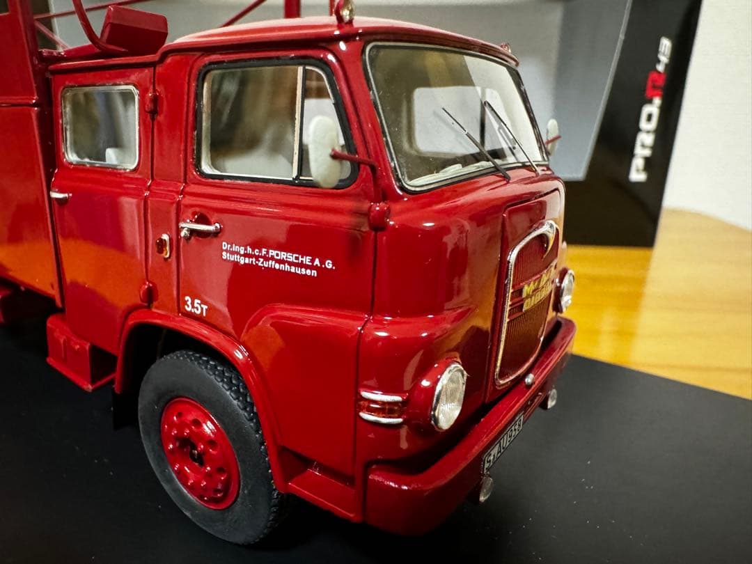 【Schuco】限定2000台 MAN Porscheレーシングトランスポーター