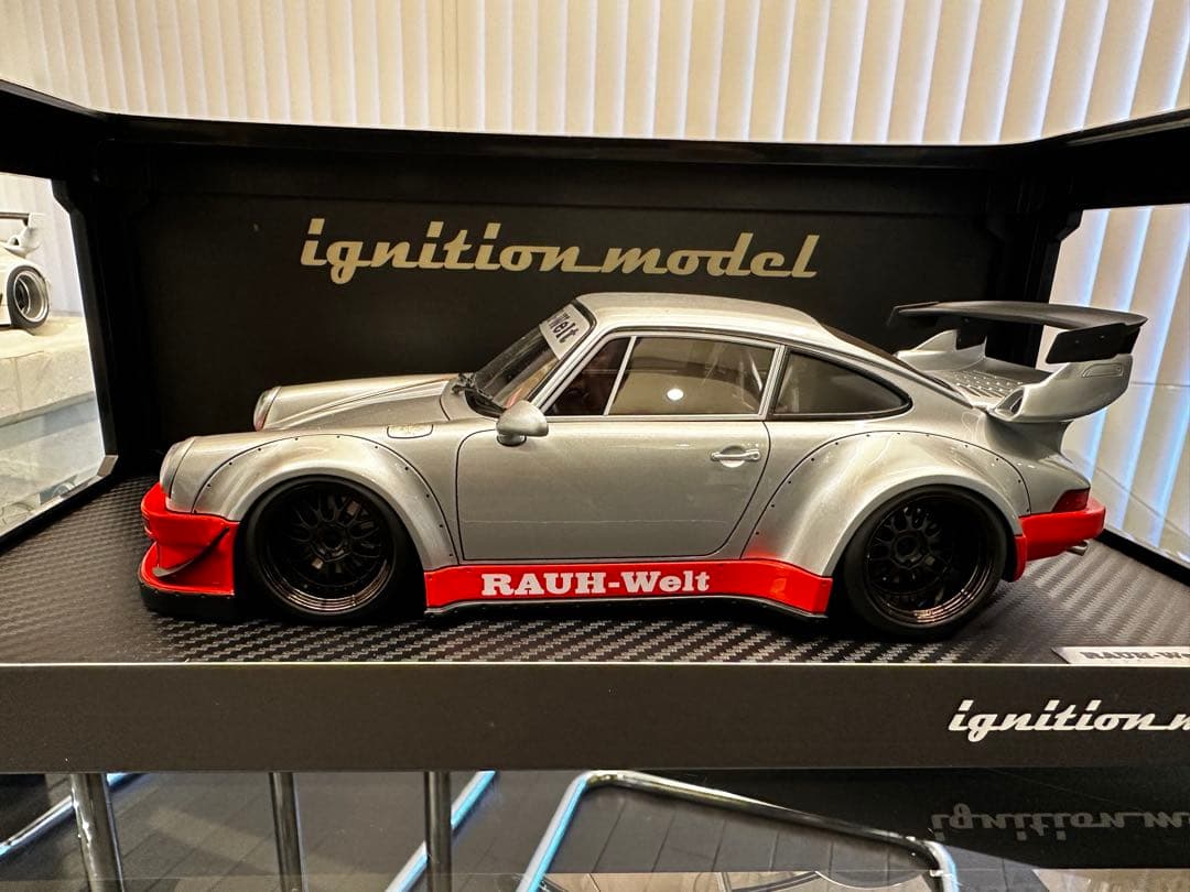 イグニションRWB930 シルバーミニカー 1/18