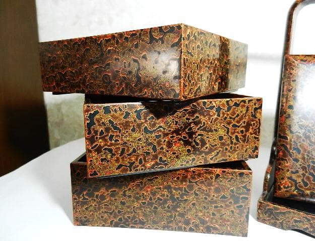 若狭塗漆芸品　持手台付き三段重箱（菓子器、茶道具）