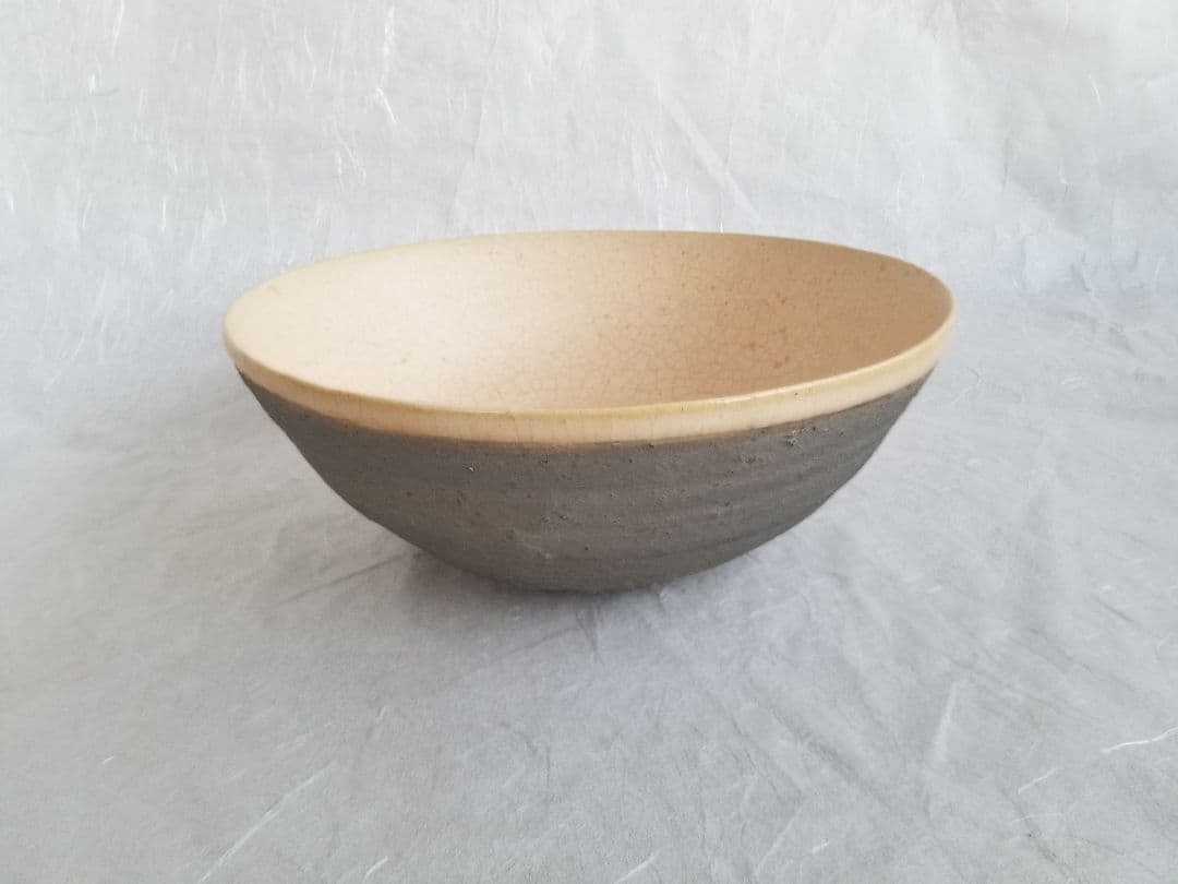 SUN 焼締め黒釉掛け分け小鉢(そば猪口五点組)と桃丸鉢