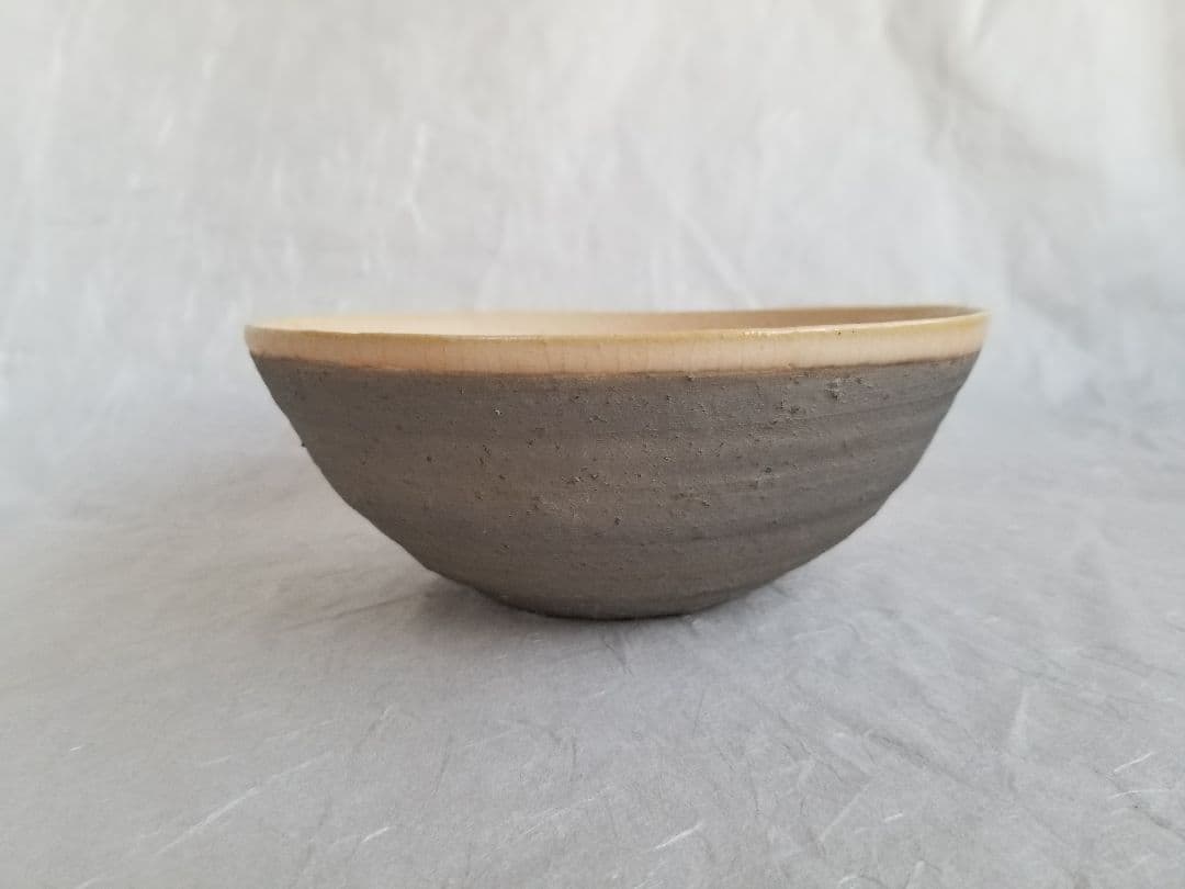 SUN 焼締め黒釉掛け分け小鉢(そば猪口五点組)と桃丸鉢