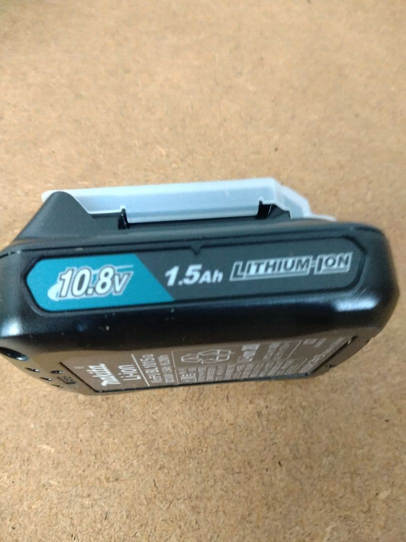 ★【最新モデル】10.8Vマキタ充電式クリ−ナCL200FDサイクロン一体