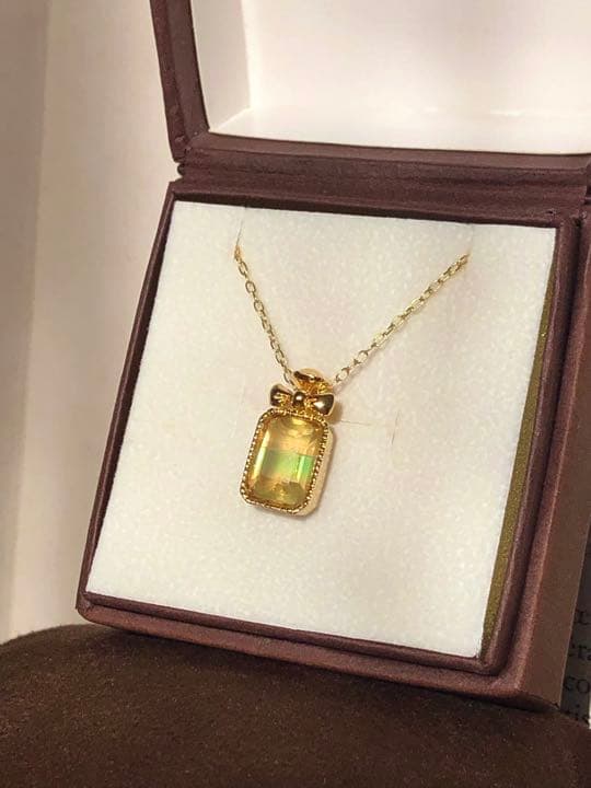 フローライトの香水瓶　ペンダントトップ