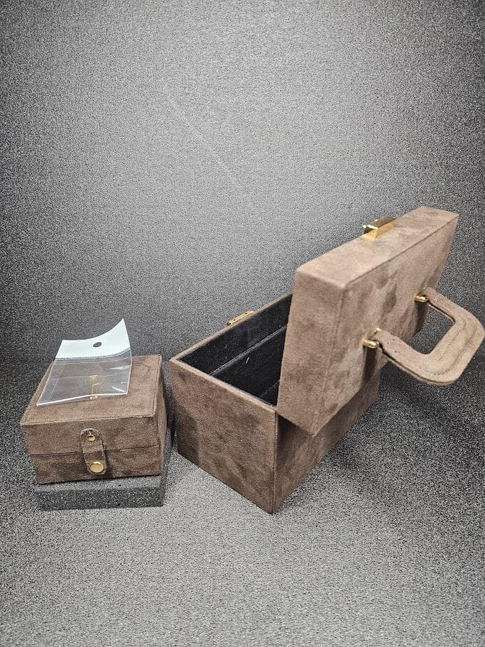 未使用Yves Saint Laurent スエード メイクボックス　ミラー付き