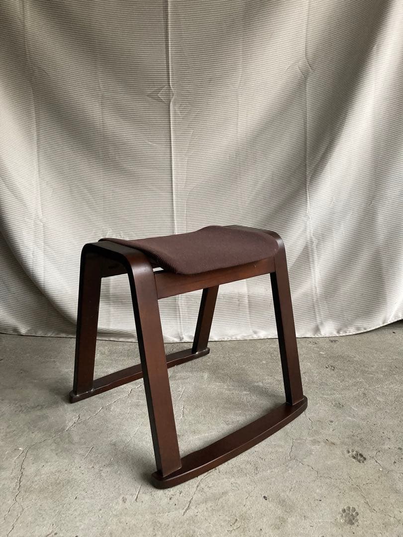 異*人様 スツール