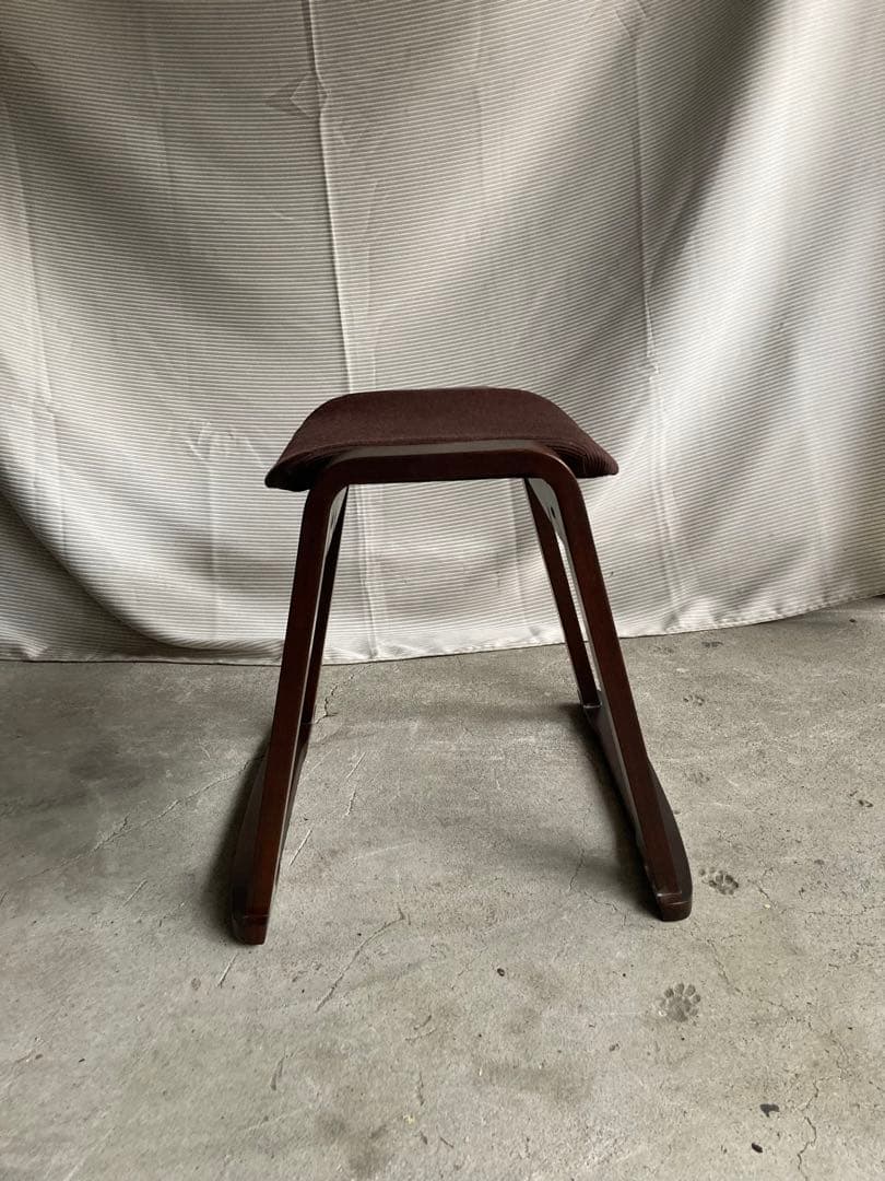 異*人様 スツール