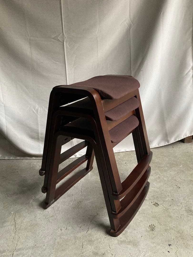 異*人様 スツール