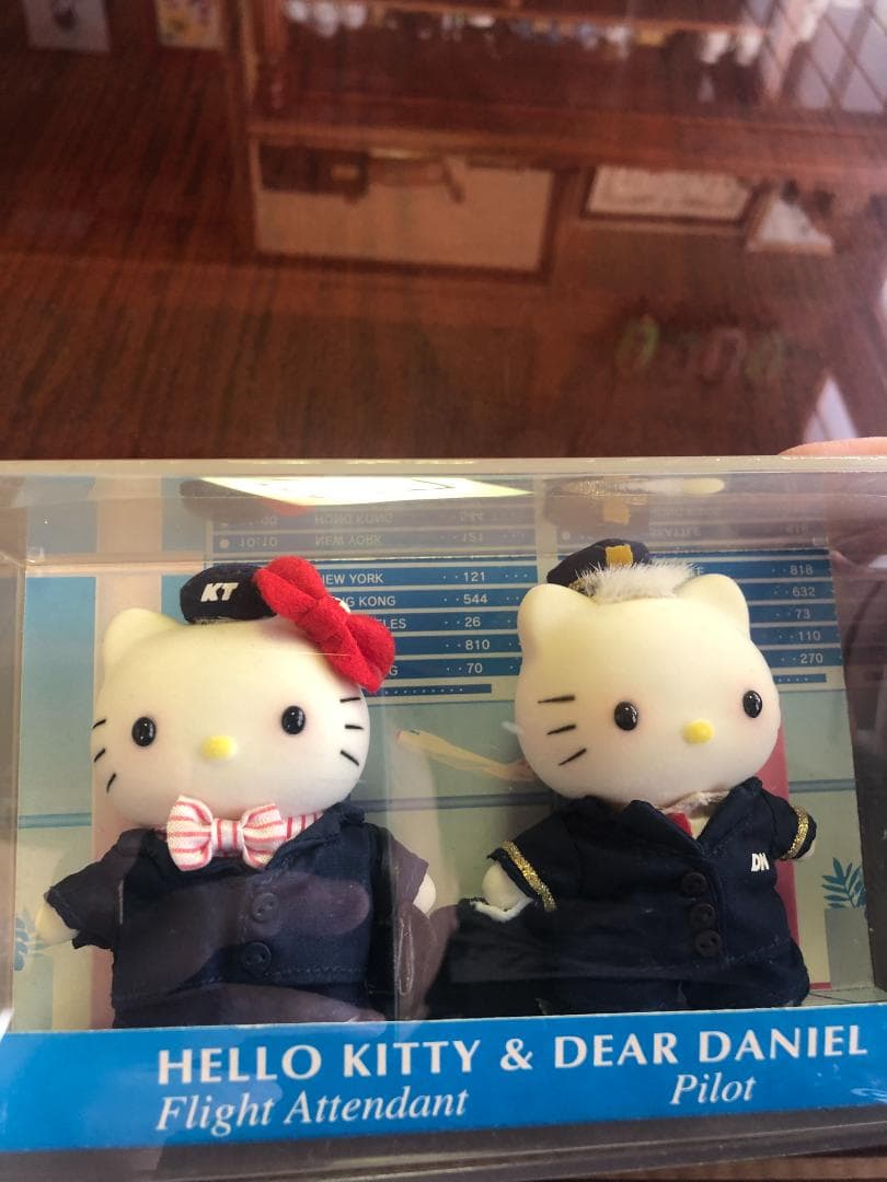 SALE ハローキティ & ダニエル フライトアテンダント・パイロット