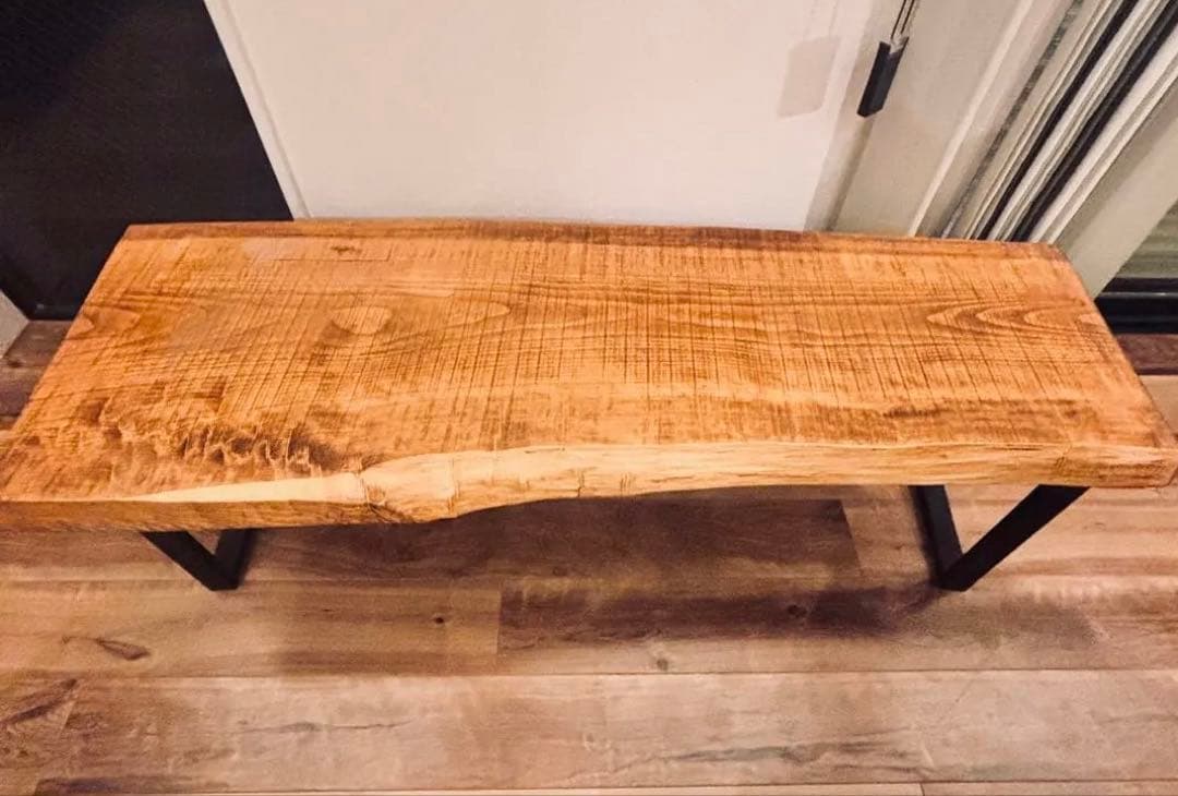 極厚　無垢材のナチュラルテーブル