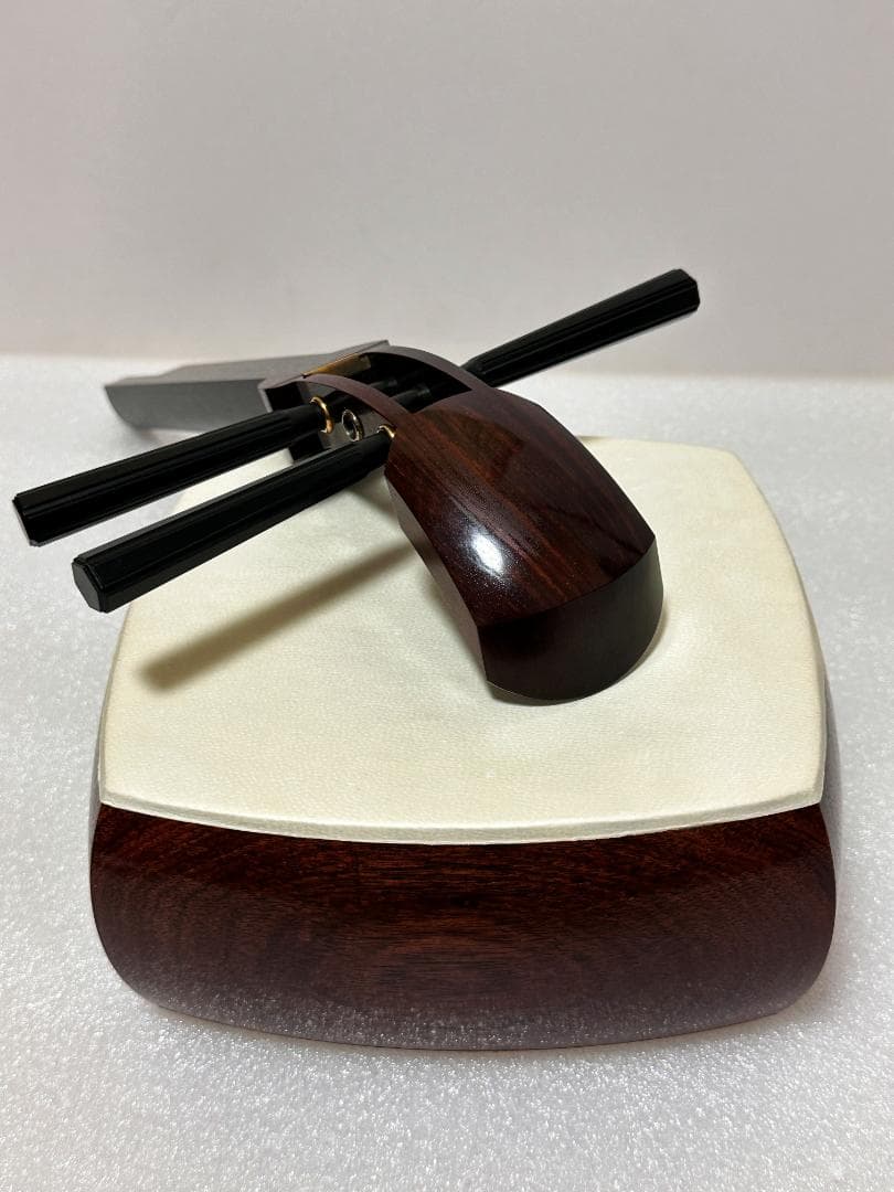 【即演奏可能】高級細棹三味線 正寸 紅木金細 子持綾杉胴 天然撥&駒他 備品多数