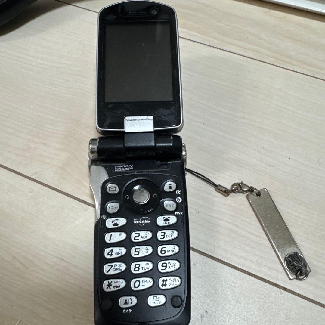 ドコモ P900iV クラウドブラック 卓上充電器付き