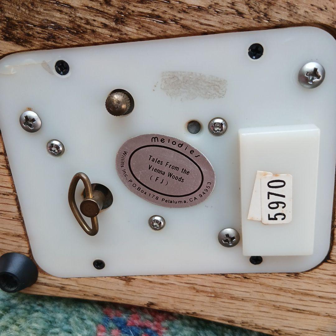 回転木馬のオルゴール付き置物(トビン.フレイ)