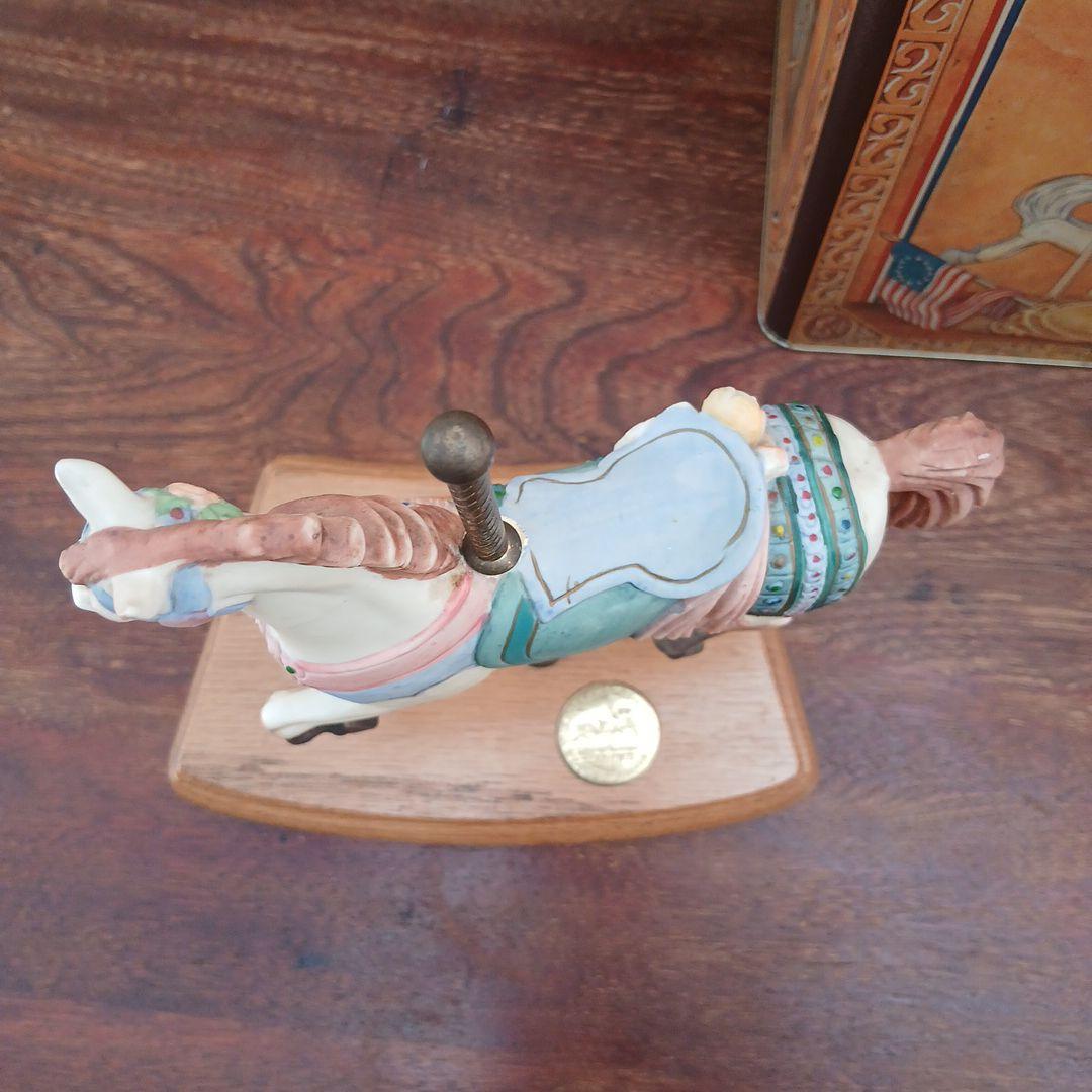 回転木馬のオルゴール付き置物(トビン.フレイ)