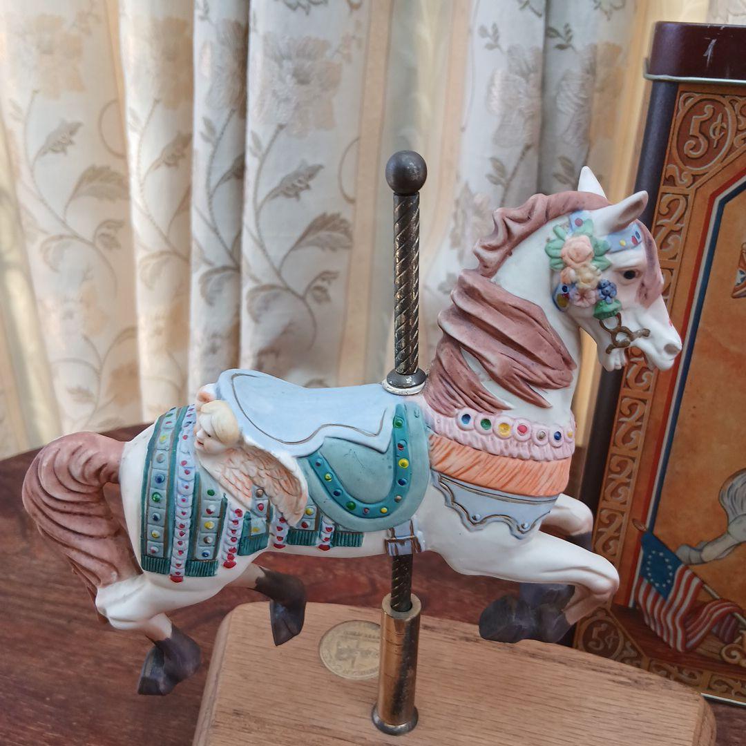 回転木馬のオルゴール付き置物(トビン.フレイ)