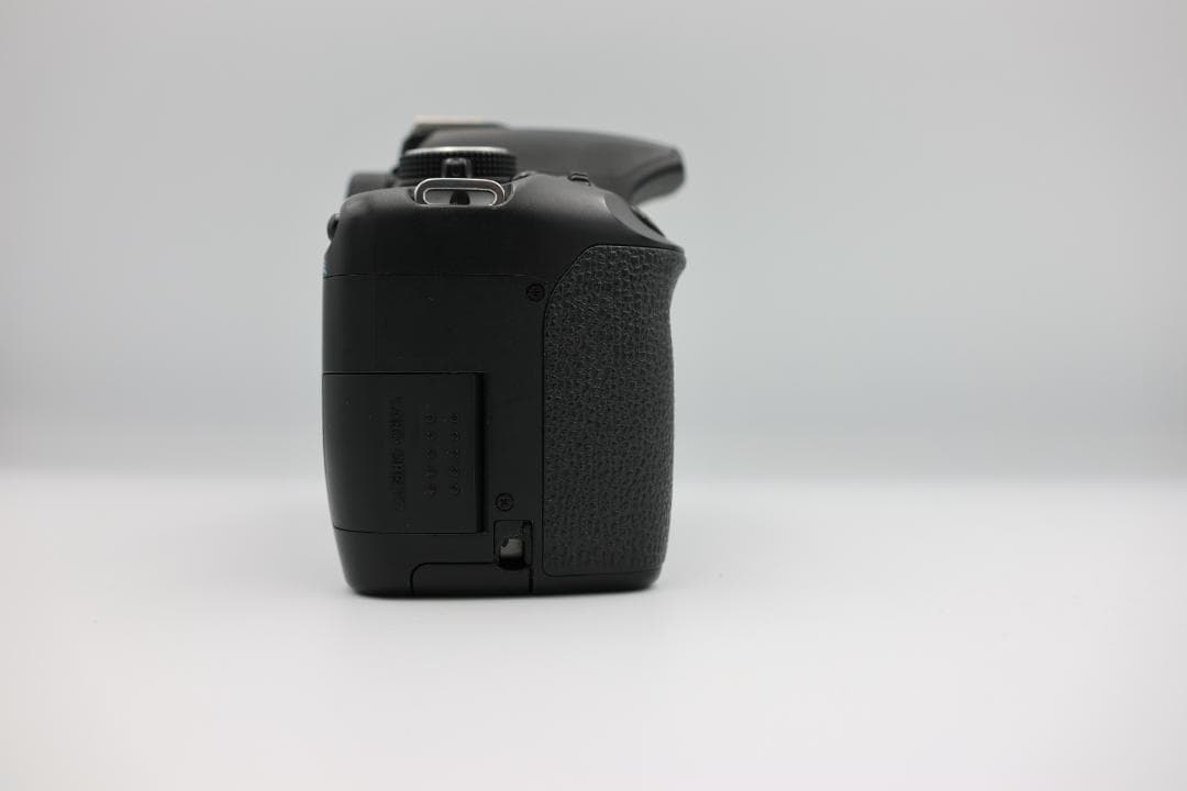 Canon EOS Kiss X3/デジタル一眼レフカメラ本体＋レンズ付き