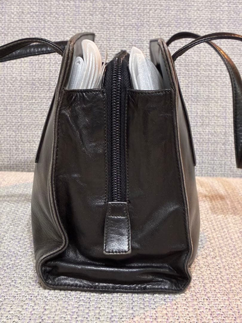 【PRADA】黒レザーハンドバッグ