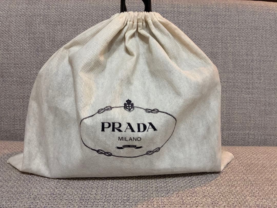 【PRADA】黒レザーハンドバッグ