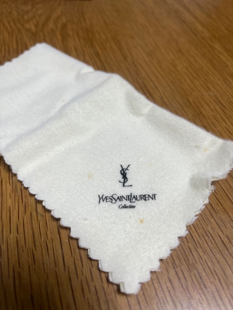 Yves Saint Laurent ロゴブローチ