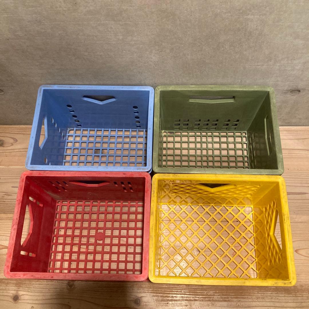 美品　牛乳コンテナ　4個　ケース　ボックス　コンテナ　ビールケース