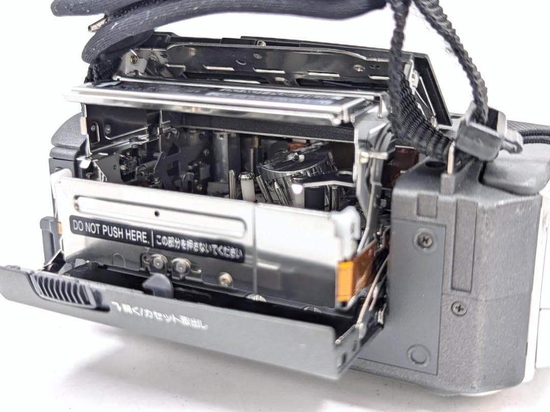 miniDVのダビングに！ Panasonic ビデオカメラ NV-DB1 1