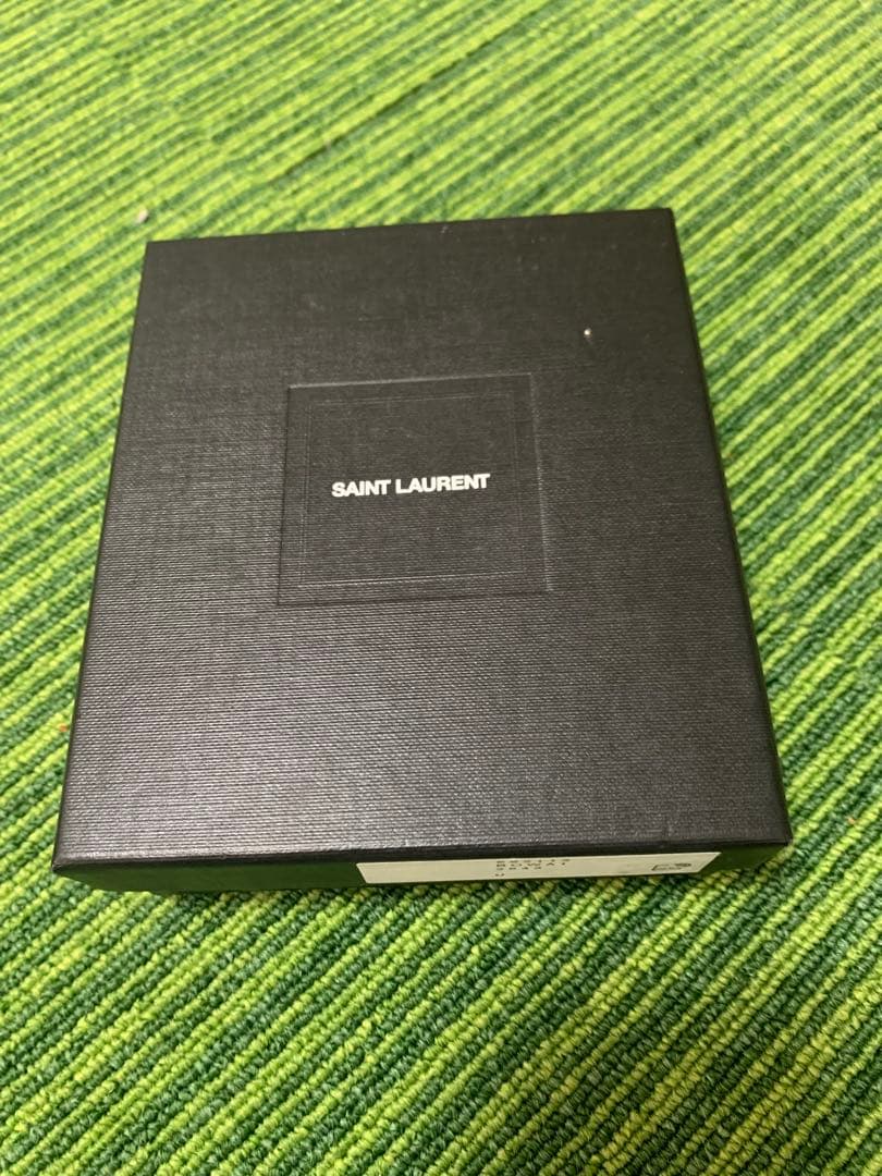 イヴ・サンローラン　YSL ベージュ キルティング 二つ折り財布