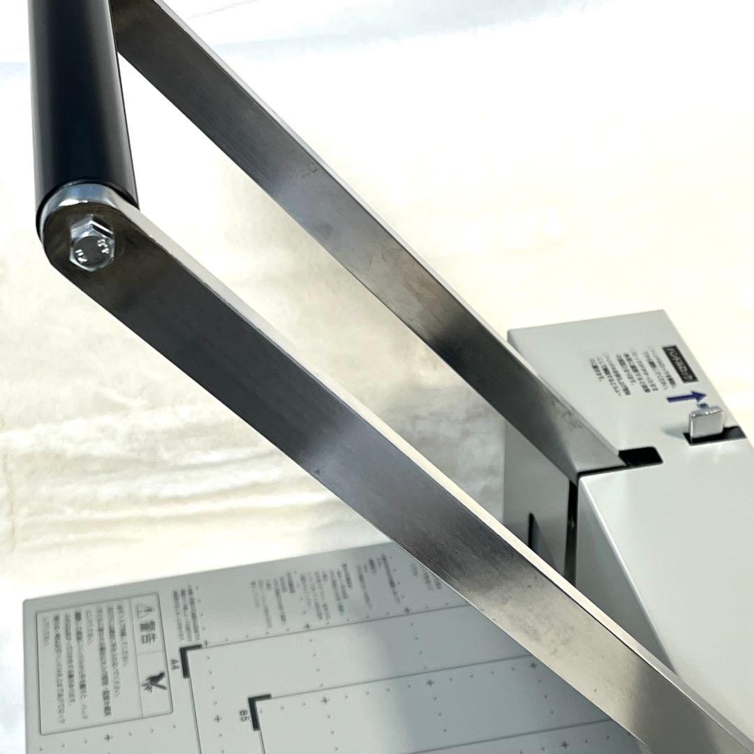 【美品】PLUS PK-513L 手動裁断機 A4 プラス