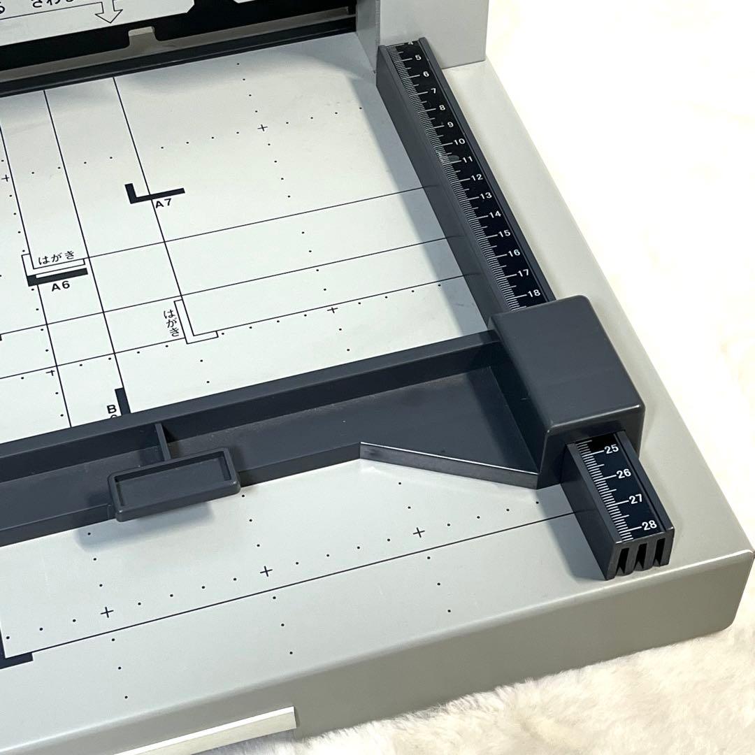 【美品】PLUS PK-513L 手動裁断機 A4 プラス