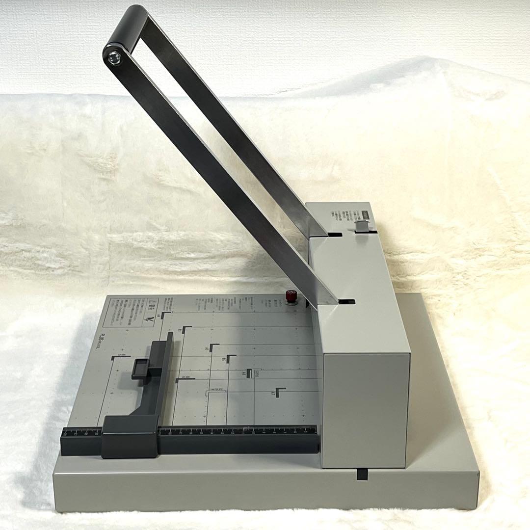 【美品】PLUS PK-513L 手動裁断機 A4 プラス