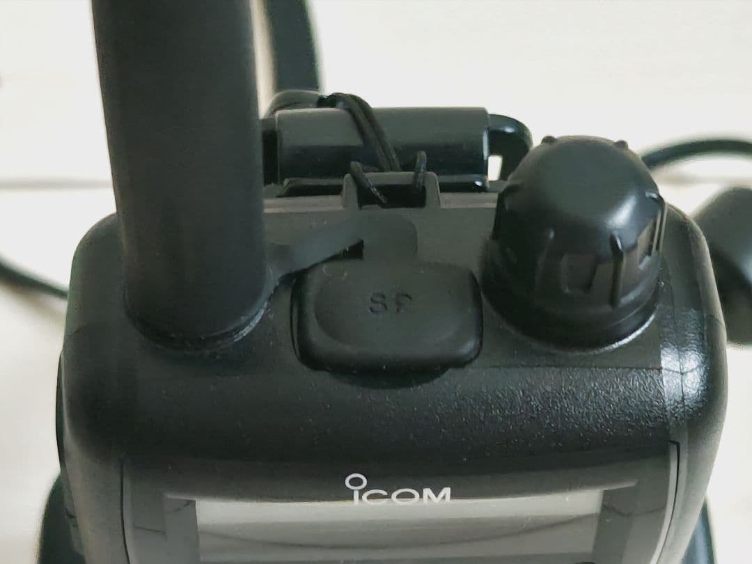 ICOM IC-R6 受信機 充電スタンド付き