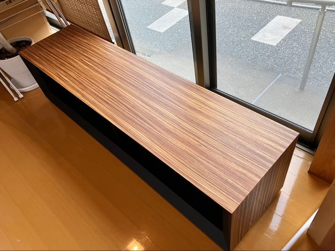 テレビボード　木目調