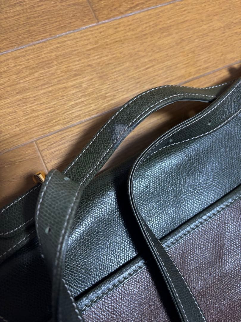 ロエベバック　皮むけあり