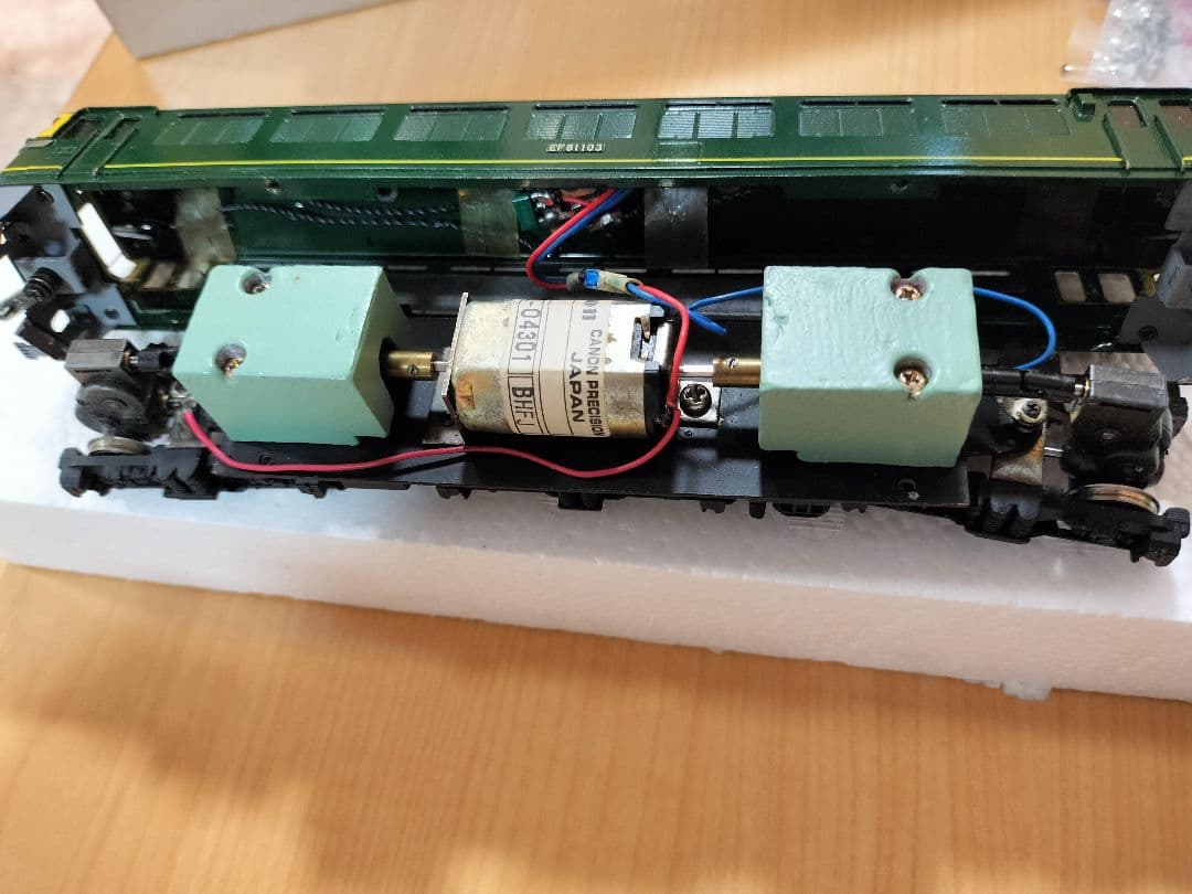 r*3様 エンドウ　EF81 トワイライトエクスプレス　HO 　電気機関車　ジャ