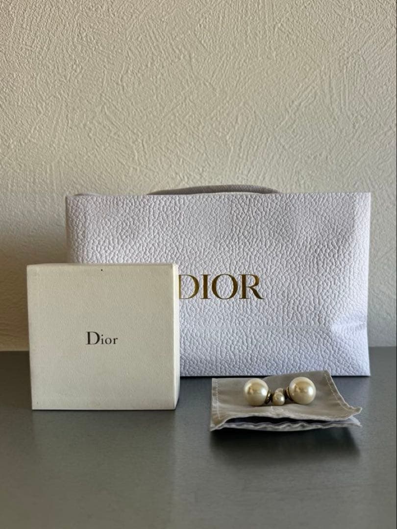 Dior トライバル ピアス パール