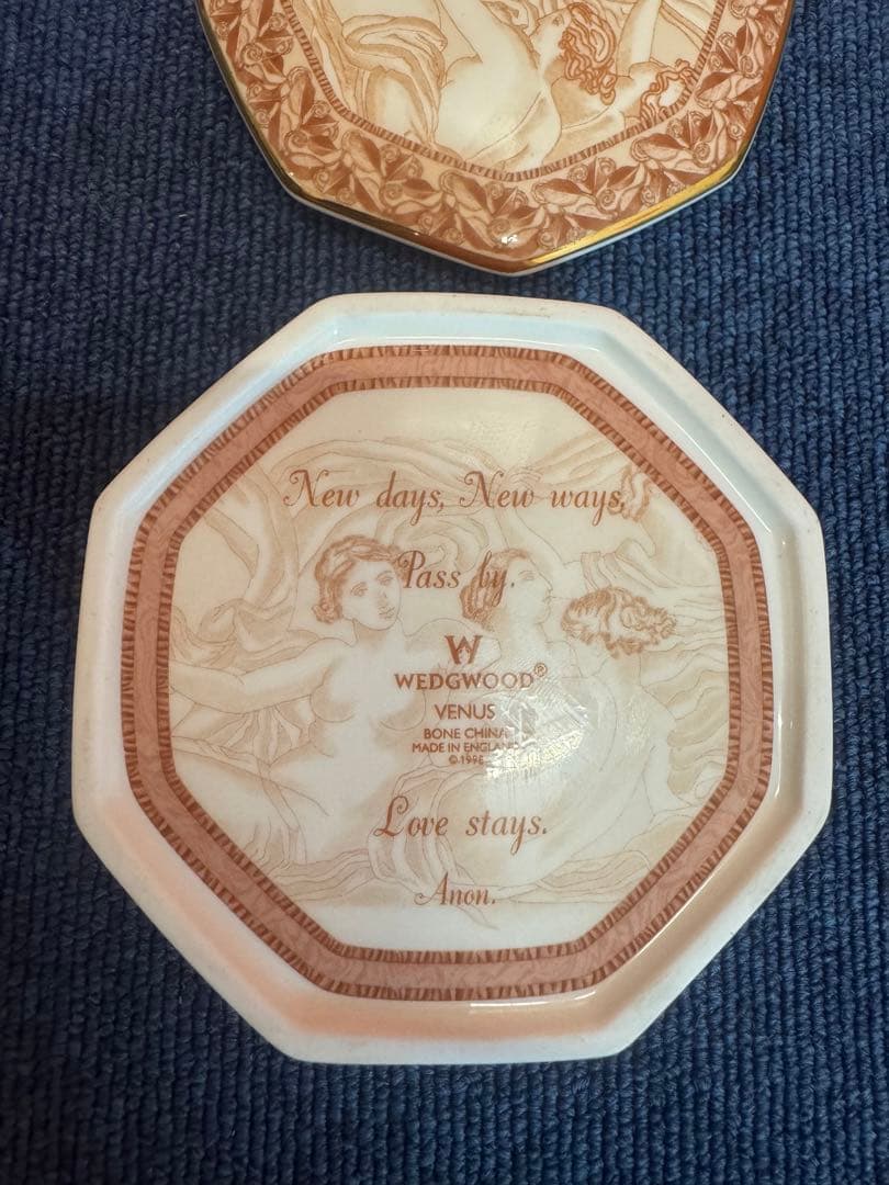 1911  ウェッジウッド  小物入れ　陶器　金彩