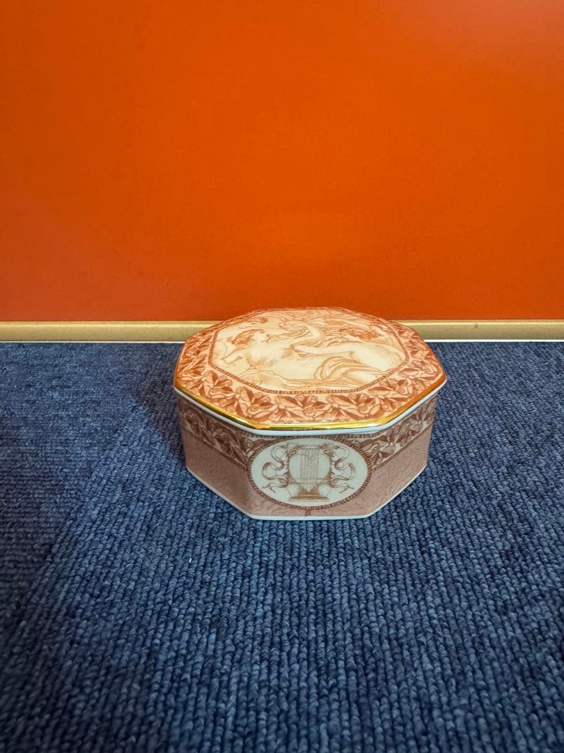 1911  ウェッジウッド  小物入れ　陶器　金彩