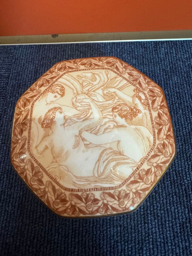 1911  ウェッジウッド  小物入れ　陶器　金彩