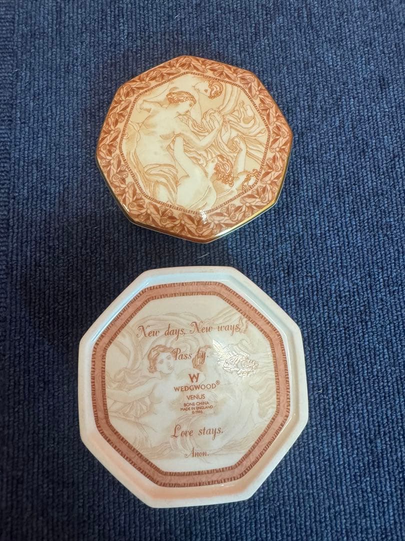 1911  ウェッジウッド  小物入れ　陶器　金彩