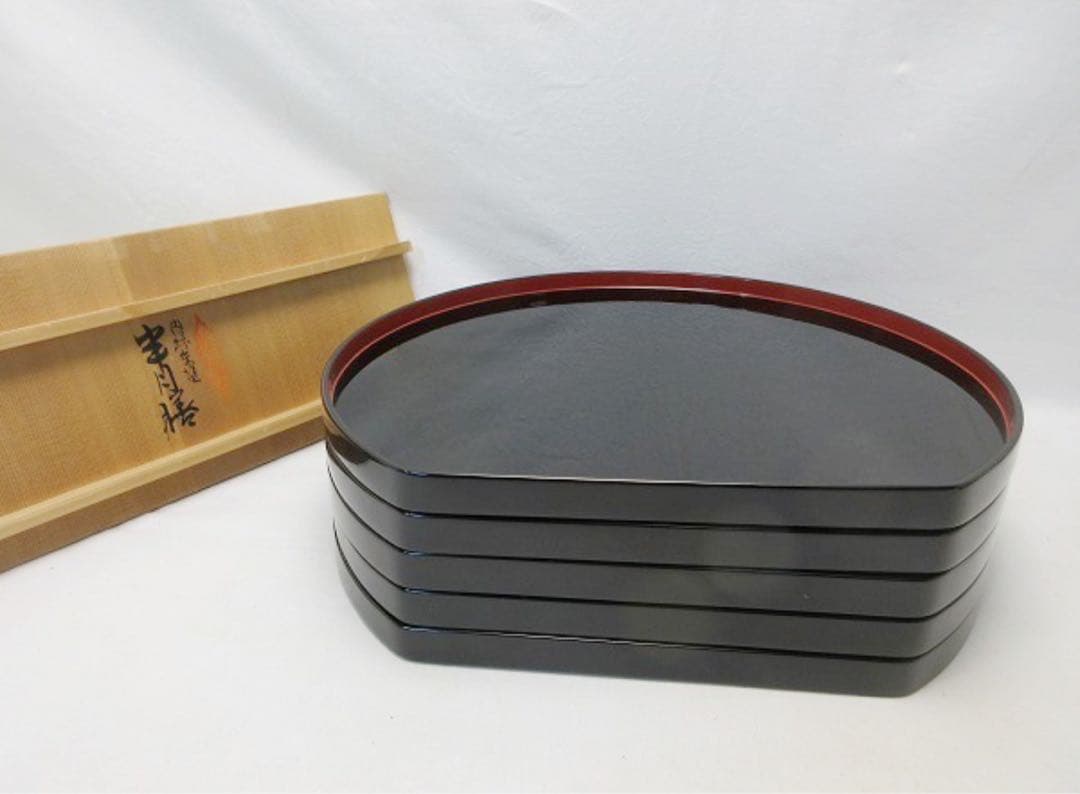 未使用 懐石道具 輪島塗 木製黒真塗 胴張膳 内朱縁 半月膳 5客揃 会席膳共箱