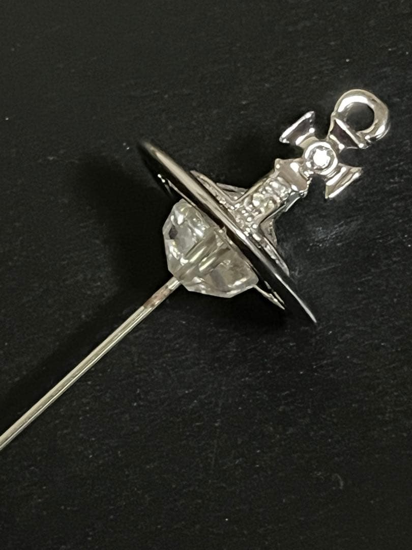 VivienneWestwoodロング ピンブローチ グラスカット クリスタル